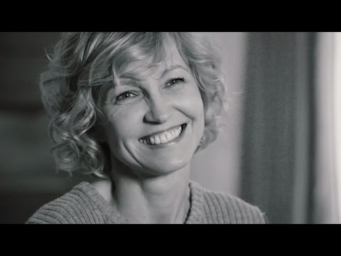 Βίντεο: Πώς και πόσο κερδίζει η Ingeborga Dapkunaite