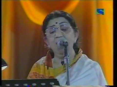 Live Performance Lata Mangeshker. Didi Tera Devar Dewana.