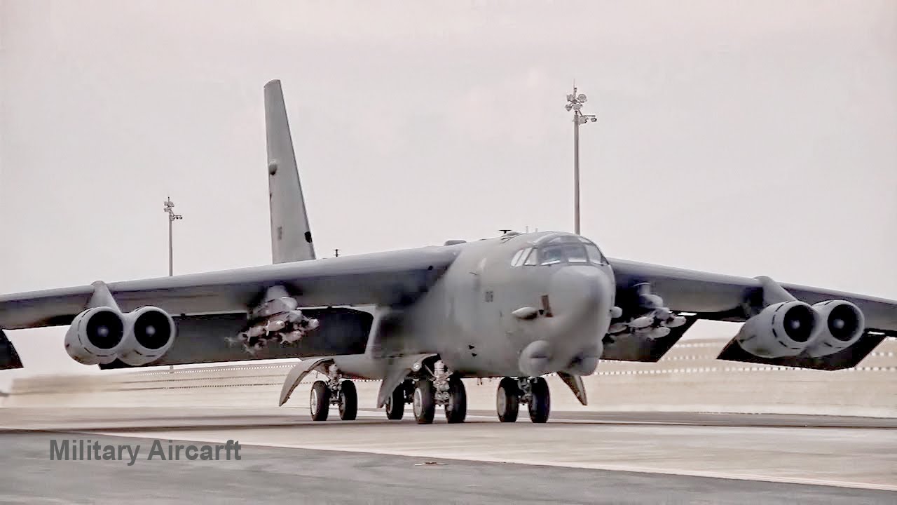 Б 52 х. B52h бомбардировщик. B 52 бомбардировщик. Boeing b-52 Stratofortress. B52h бомбардировщик вооружение.