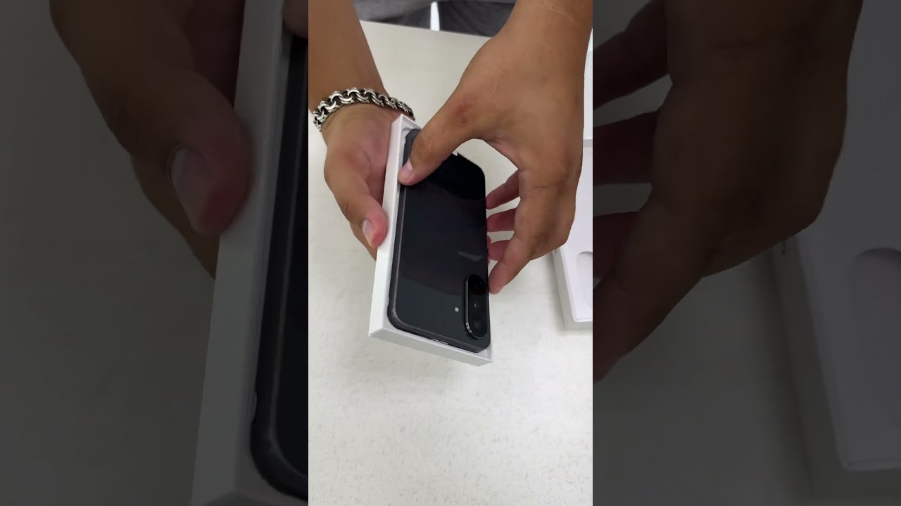 Unpacking Samsung Galaxy A56 Graphite 
