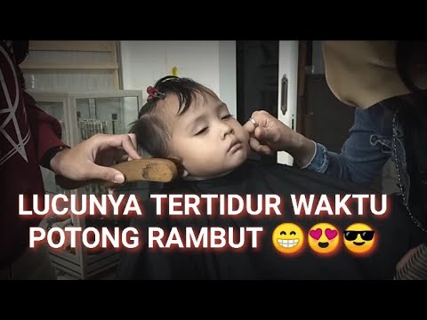 LUCU Anak  kecil satu ini tidur pulas waktu  potong  