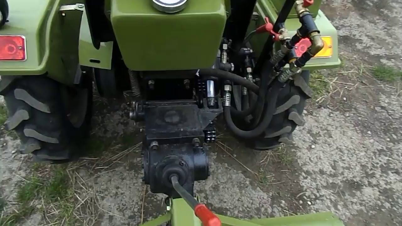 Минитрактор с двигателем уд 2. Самодельный плуг на минитрактор. Плавающее на минитрактор. Плавающее на минитрактор. Мтз 082 минитрактор сцепка переломка.