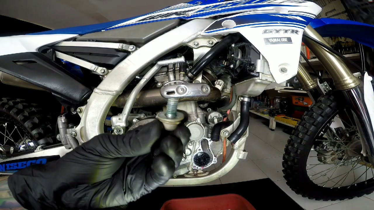 💀✌🏼🧰 Yamaha WR250. Cambio de retenedores y oring de la bomba del agua. Capítulo1️⃣.