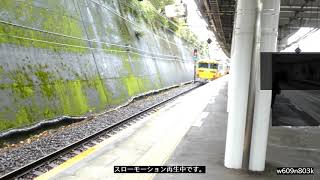 電気機関車牽引のキヤE195系　中央線豊田駅通過　、信号が切り替わる瞬間も