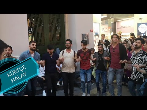 Taksim İstiklal Caddesi Sokak Sanatçıları İle Yıkıldı. Harun Yılmaz & Selim Öztürk. HD