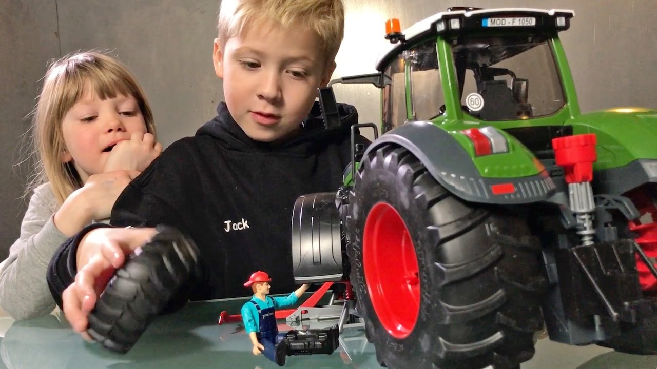 BRUDER TRACTOR for Children 👍 TOY Traktor Fendt 1050 REVIEW by JACK (5) 🚜  