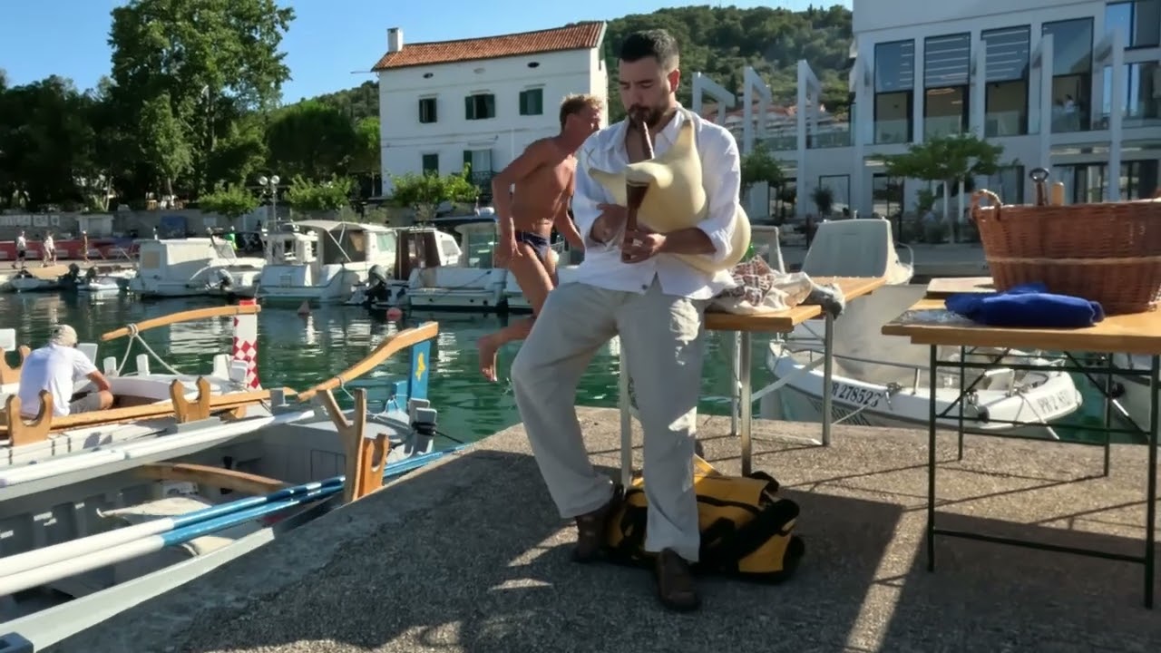 Glazba miha prije veslačke regate 