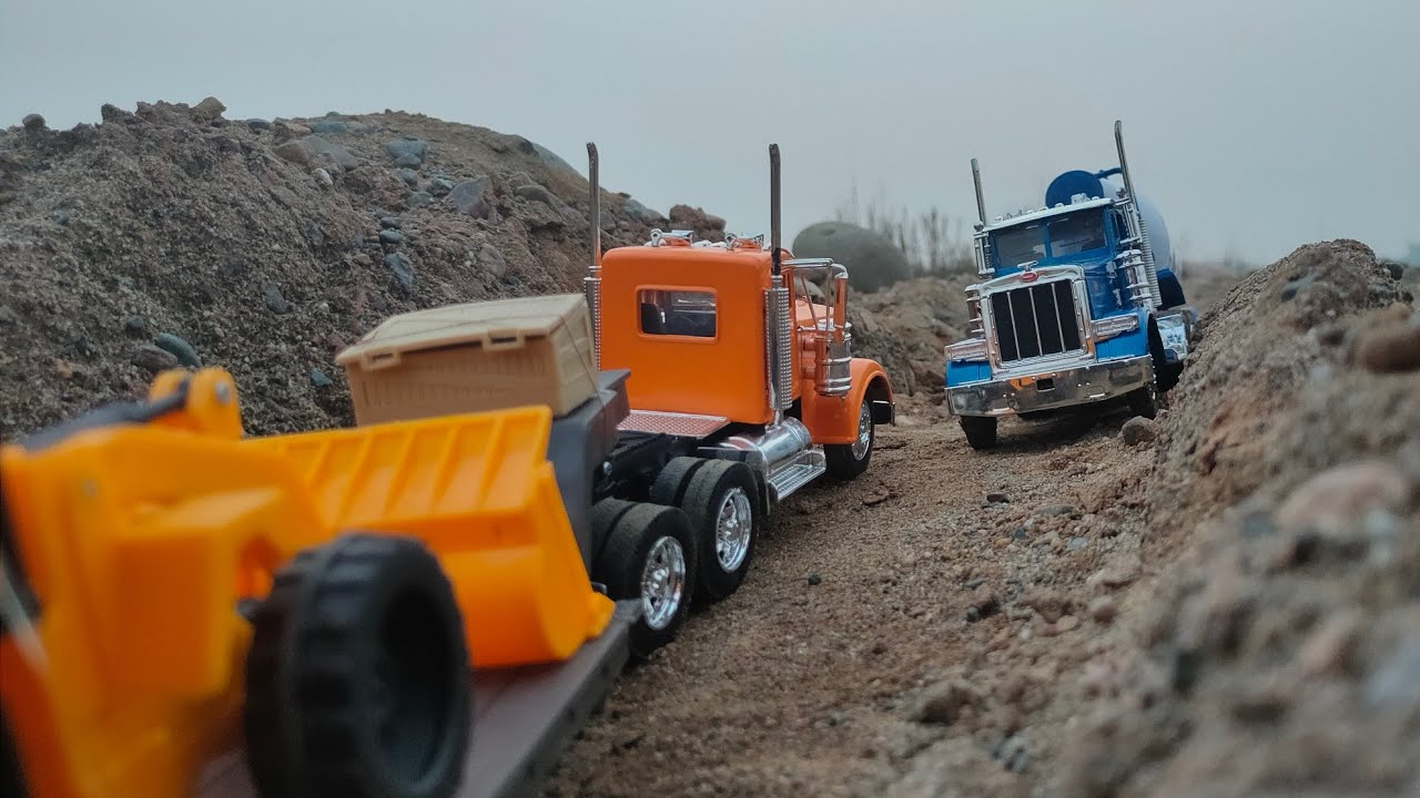 Cast Model Of Peterbilt 379 And W900