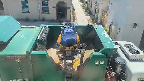 Waste Management Mcneilus Zero Radius garbage truck. From @ArizonaRails