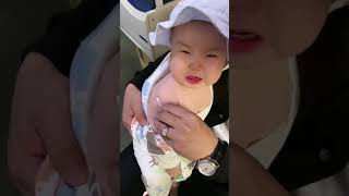 Tội Nghiệp Em Bé Đi Tiêm