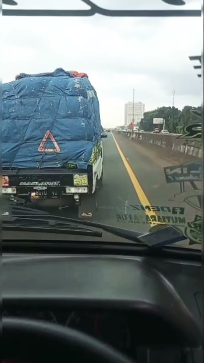 pickup sayur kejar waktu berjalan tidak waras di tol.. time lesbet