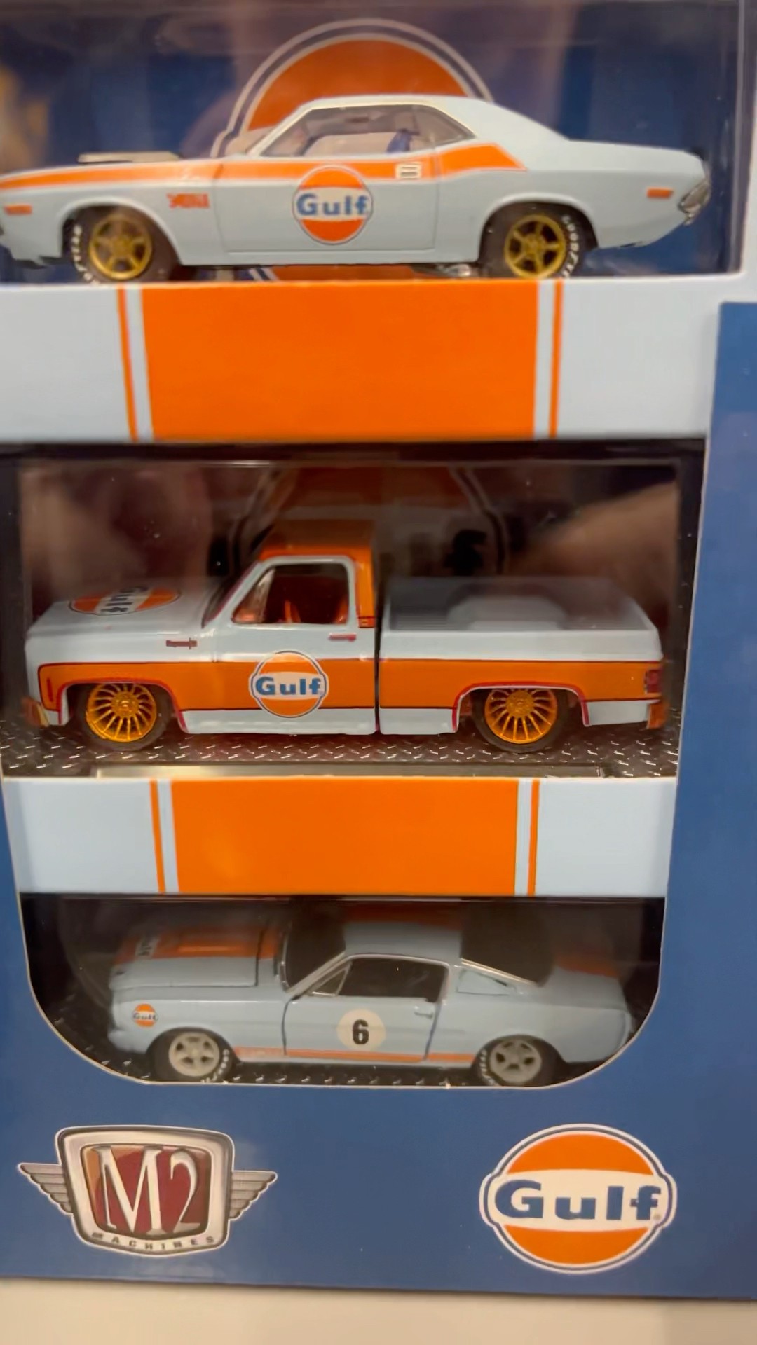M2 MACHINES GULF SET WITH SQUARE BODY CHASE!!! WMTS19 25-20