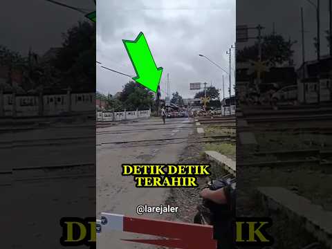 KERETA API DI HADANG