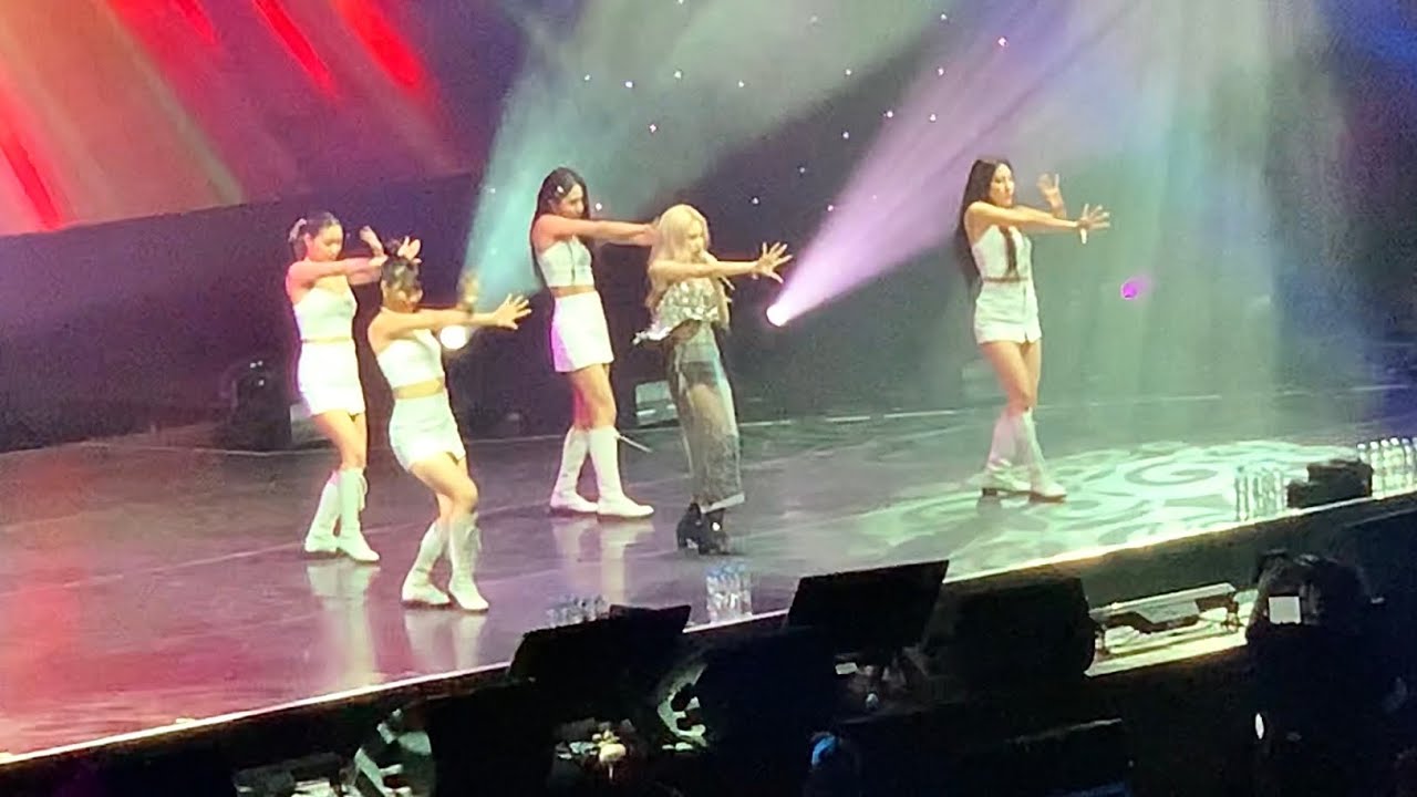YouTubeでChung Ha (청하) - Roller Coaster (HallyuPopFest in Sydney Day-1) 130822を視聴 YouTubeでChung Ha (청하) - Roller Coaster (HallyuPopFest in Sydney Day-1) 130822を視聴