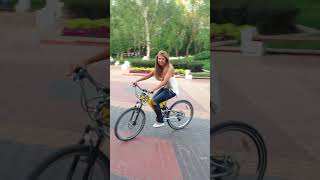 АНДРЕА кара колело в Южен Парк / ANDREA rides a bike in South Park (2011)