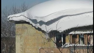 10 11 2016 Упал снег с крыши, повезло парням(, 2016-11-20T16:52:44.000Z)