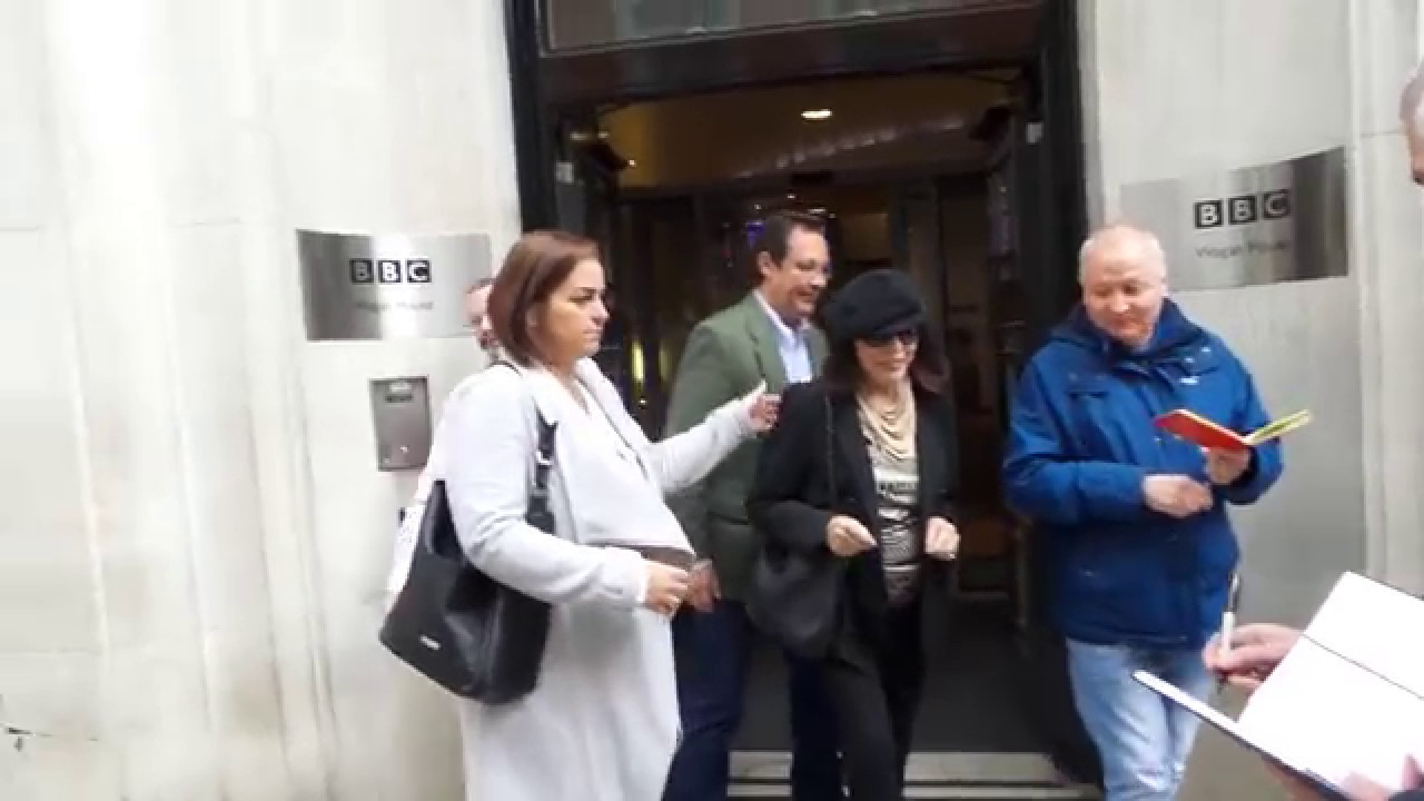 Dame Joan Collins DBE in London 29 04 2017 (2) 