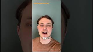 Alexander Snäcke Med Dagens Spel Inför Kvällens Match Mellan Liverpool Och Psg