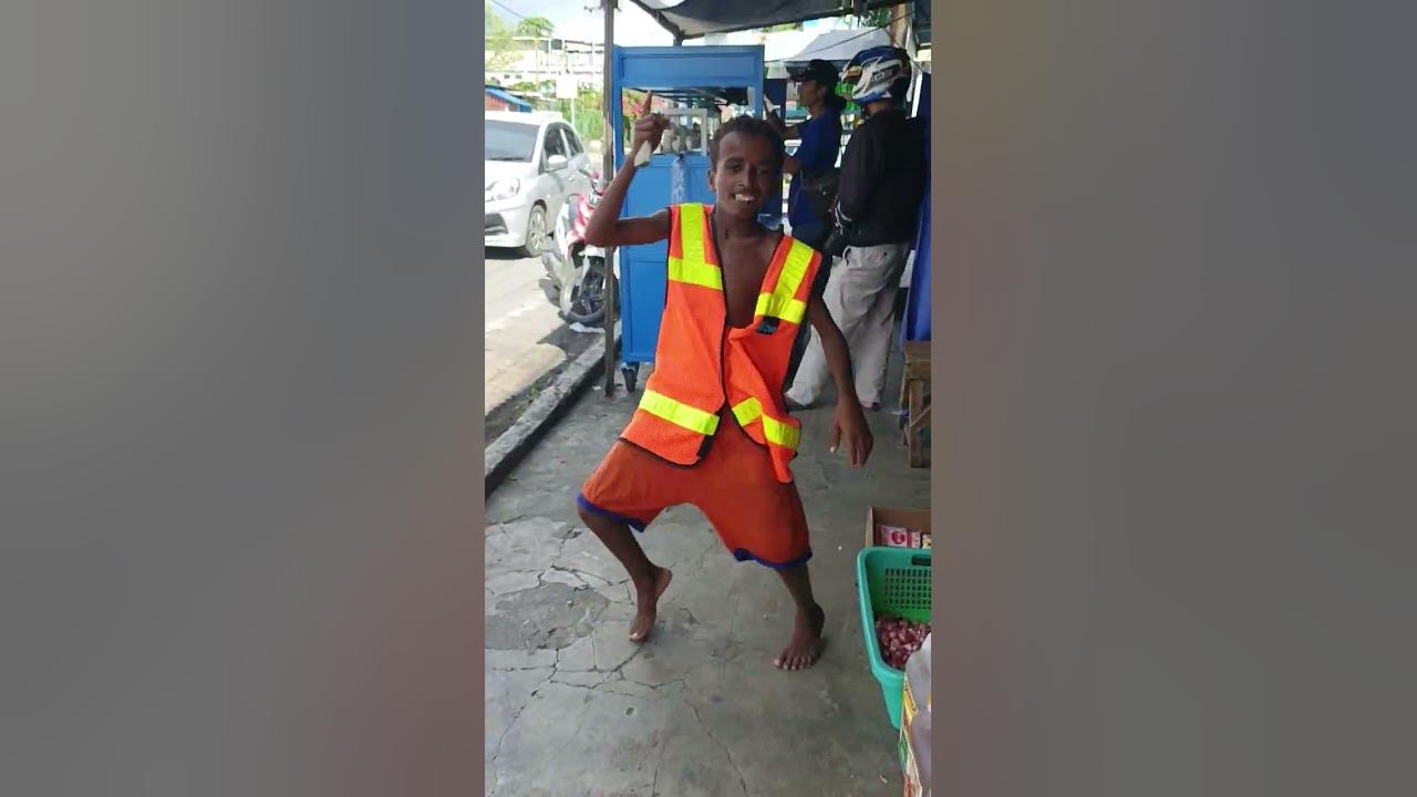 goyang daboy ala anak #PAPUA# 😍jagooo anak parkiran ini bosss