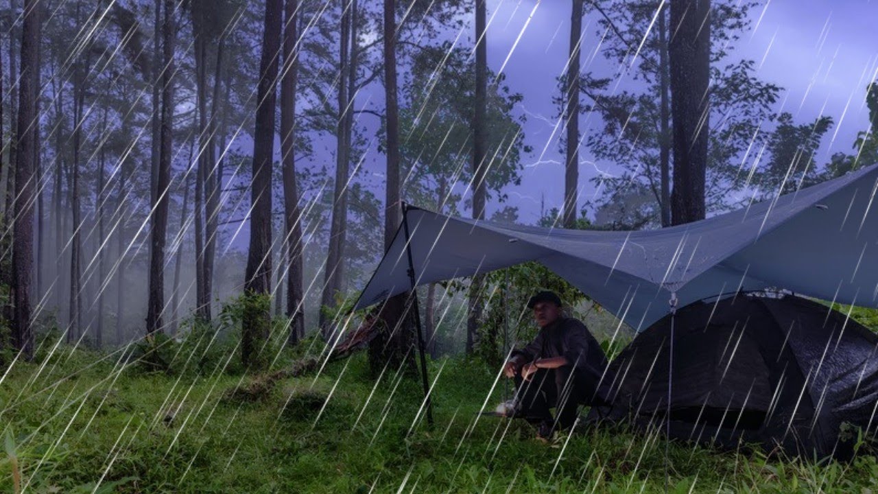 SOLO CAMPING HEAVY RAIN AND THUNDER STORMS - RELAXING CAMPING IN THE ...