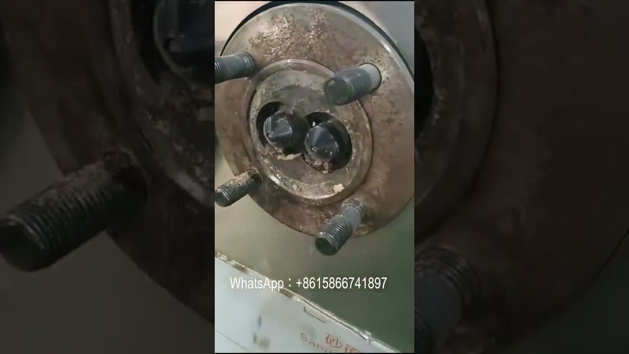 Video of machine cleaning after shutdown of twin-screw extruder