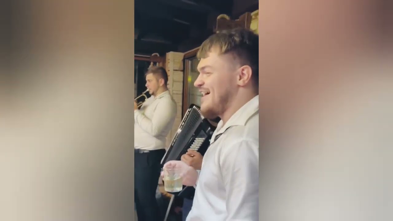 Alexandru Ciubotaru veselie cu baietii