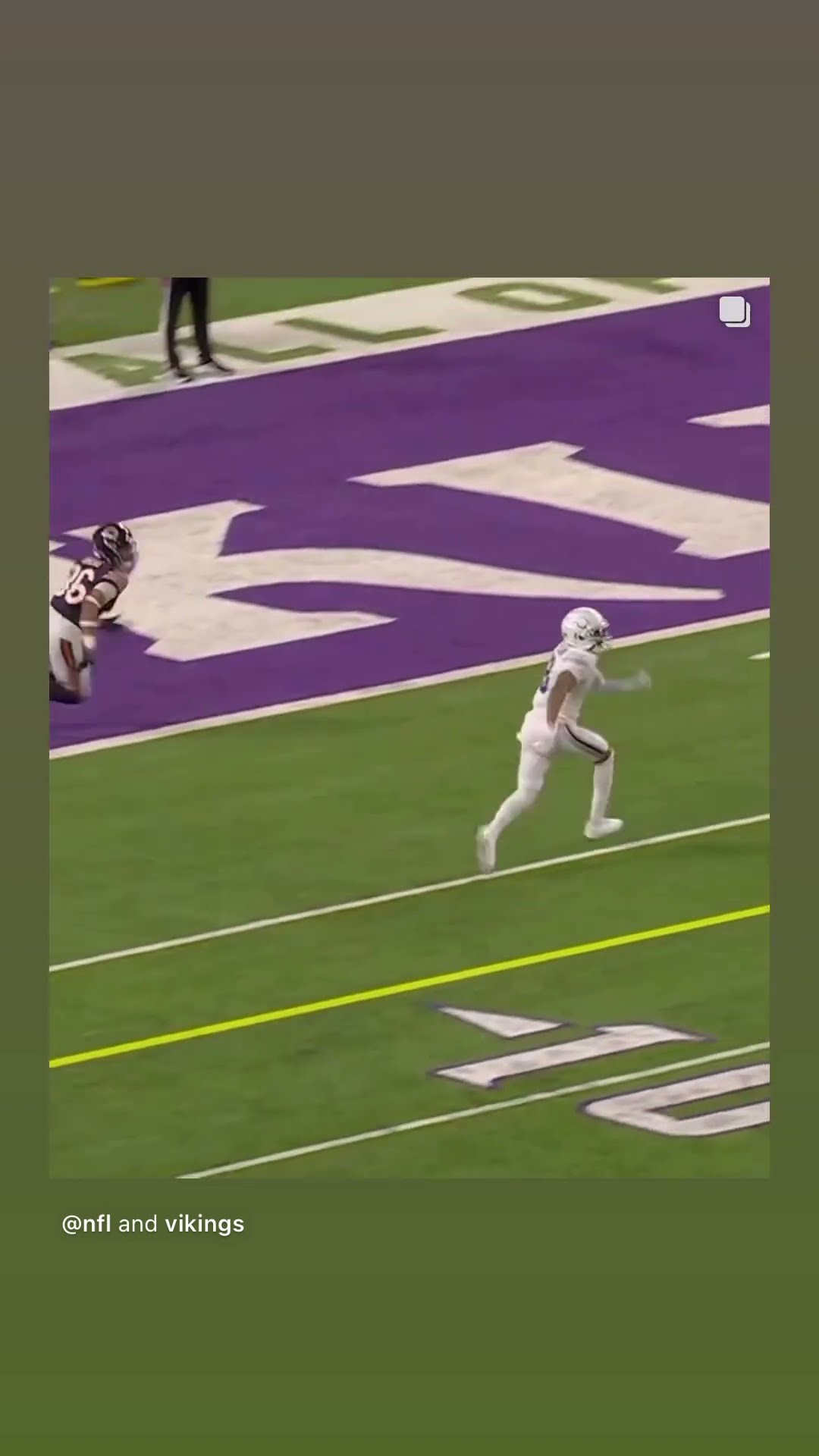 Over the middle #hoodnews #samdarnold #justinjefferson #minnesotavikings #catch #omg #football #how
