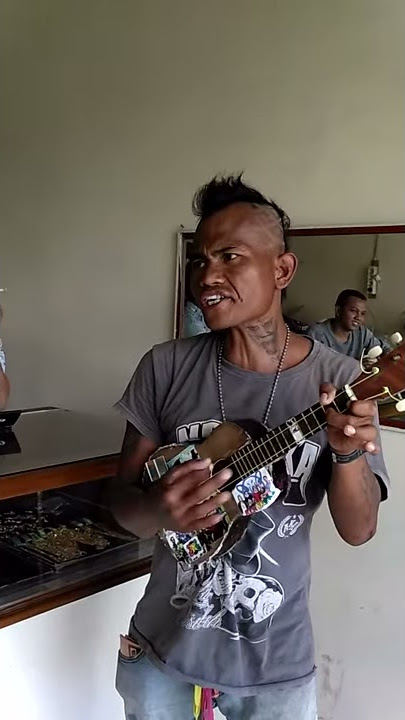 Anak punk bisu, ngamen lucu dan salut .