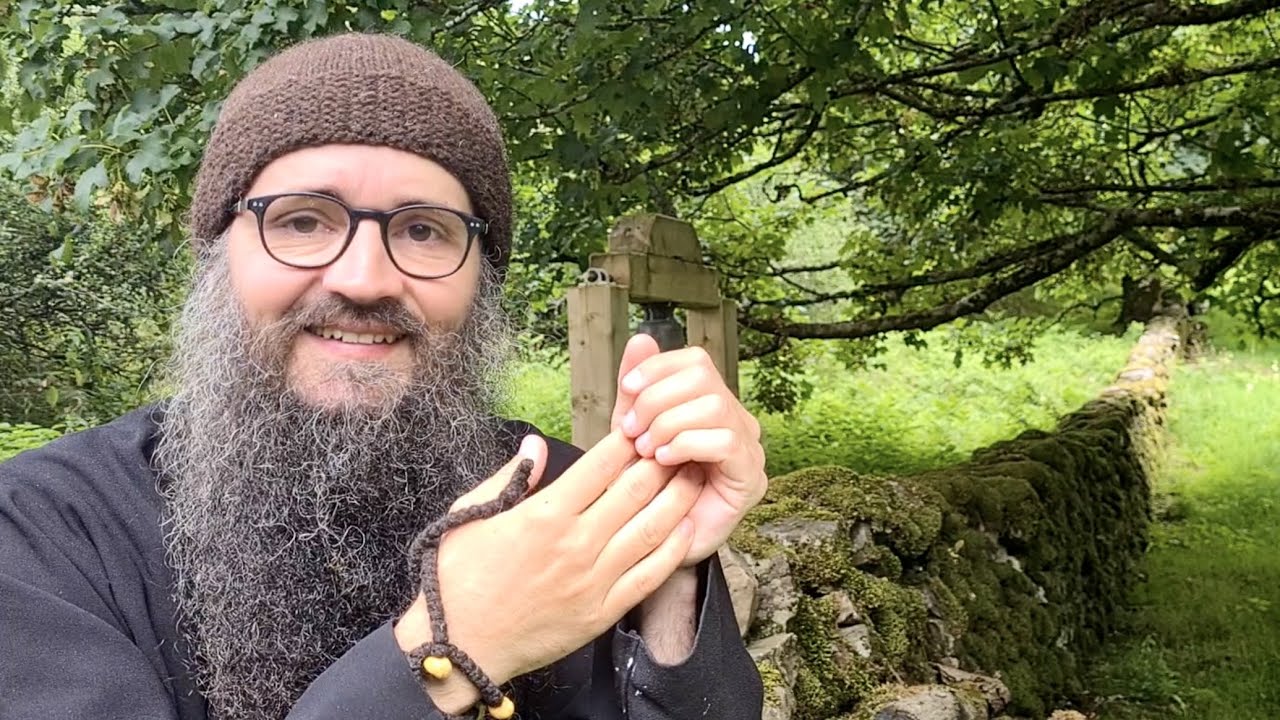 Отшельник, его пещера и его остров.