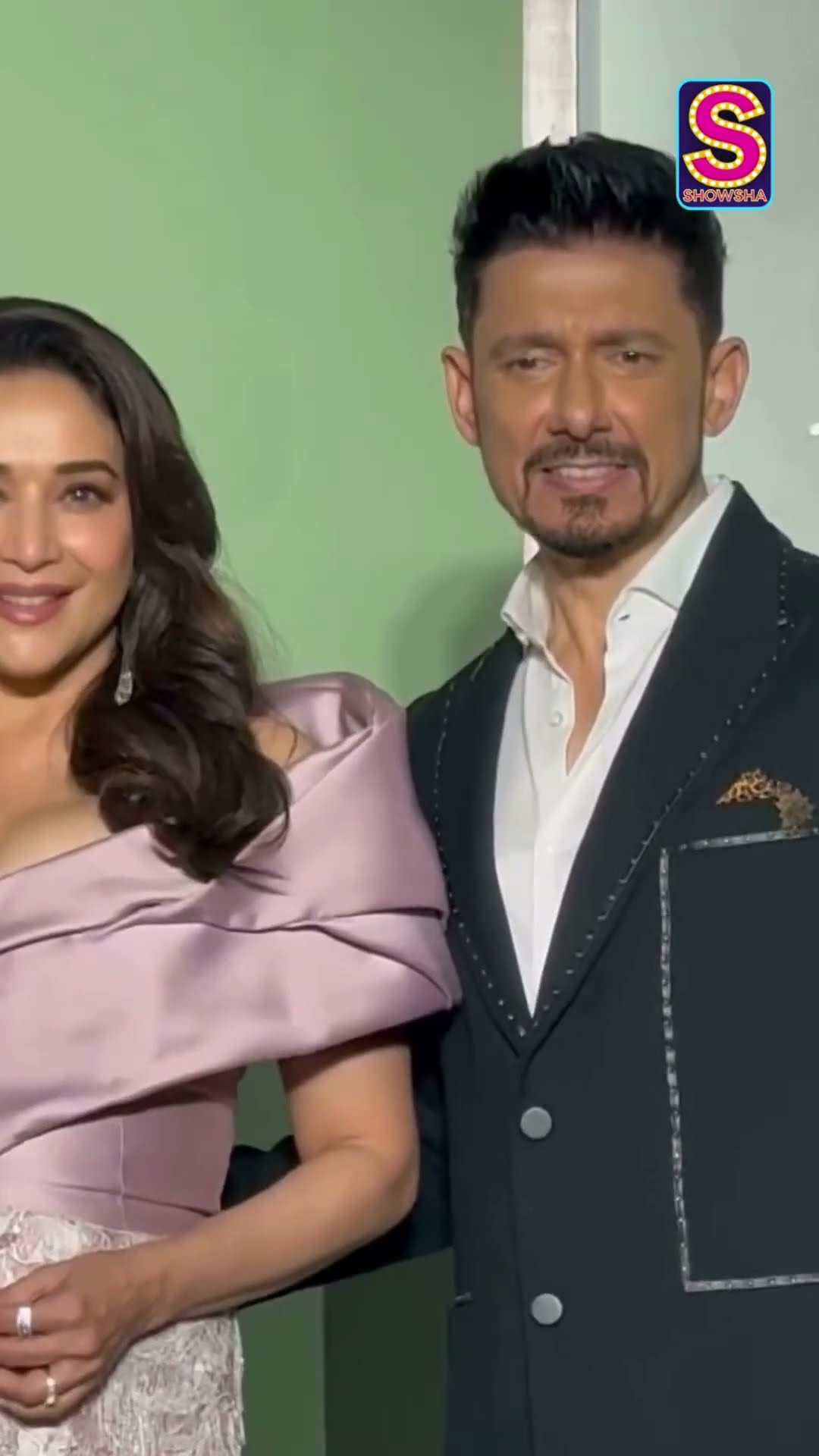 The Pretty Couple Madhuri Dixit And Shriram Nene Arrive At NMACC Arts Centre | N18S | #viral