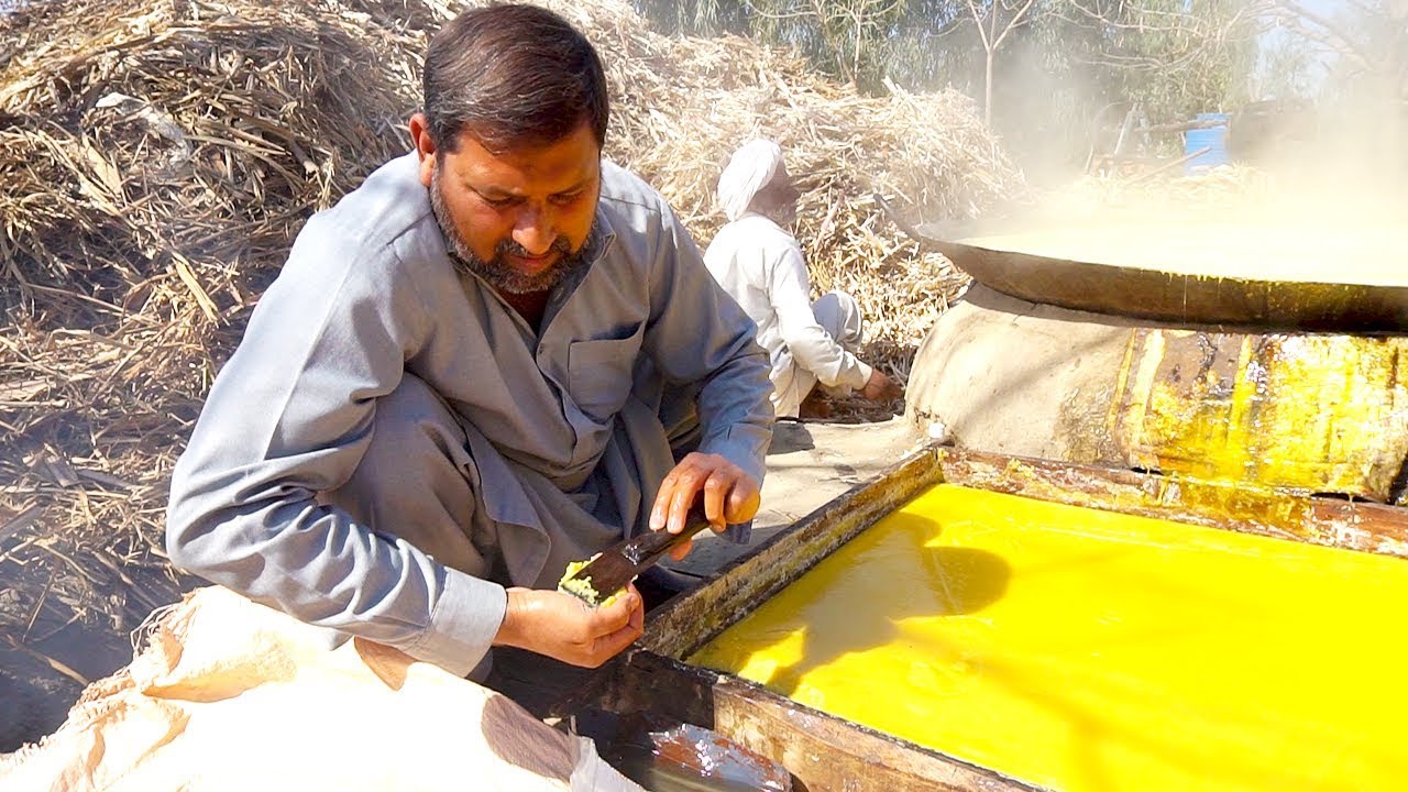 Punjabi Gur Aor Shakkar Kaisay Banti Hay? | گڑ بنانے کا دیسی طریقہ  | Making Jaggery From Sugar Cane