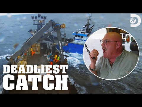 The Wizard Hits Another Boat! | Deadliest Catch
