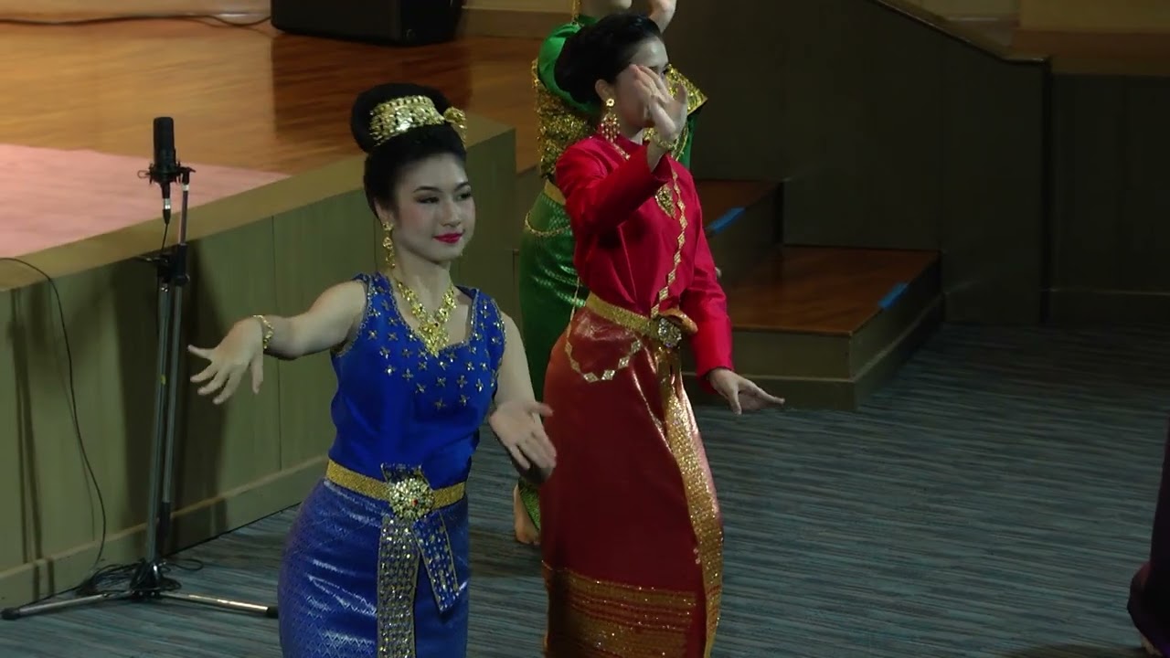 “สมสมัย สืบสาน สิริชัยชาญ ฟักจำรูญ” - ระบำชุดไทยพระราชนิยม