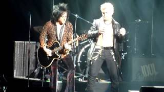 Billy Idol performing &quot;White Wedding&quot; Live @ the Fox Theatre in Oakland CA on February 15, 2015