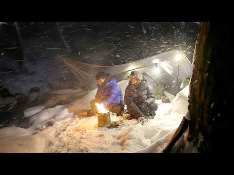<strong>폭설</strong> 속에서 텐트없이 혹한기 백패킹 몰아보기