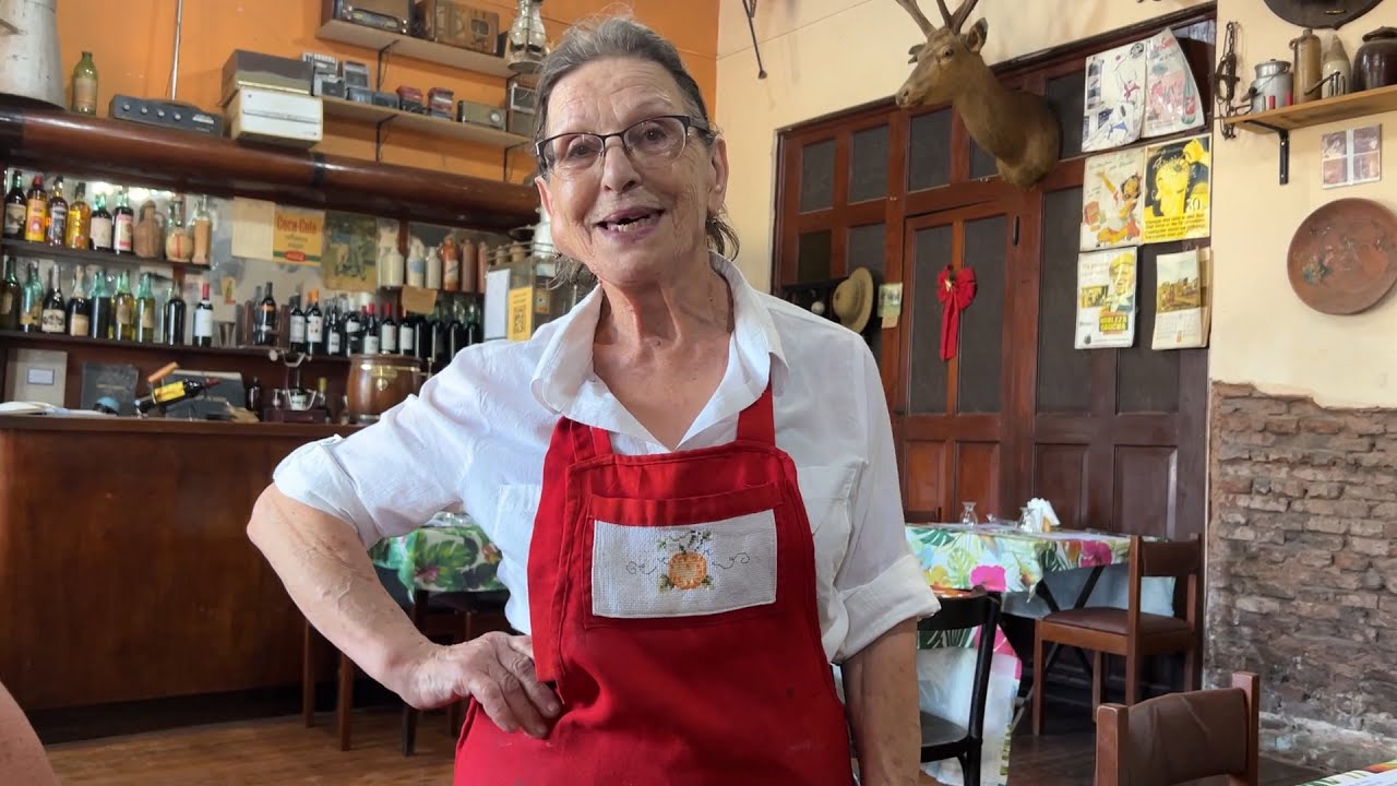 Doña Irma tiene 85 años y todavía sigue cocinando en su Comedor de Las Marianas - Navarro - Bs As