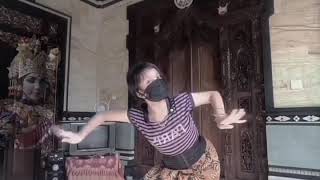 LATHI CHALLENGE TARI BALI - WEIRD GENIUS || DANCE COVER