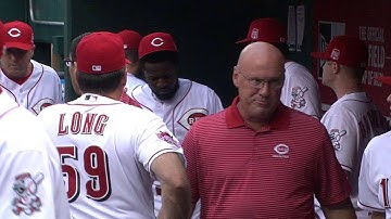 PHI@CIN: Phillips exits game in the 3rd after injury