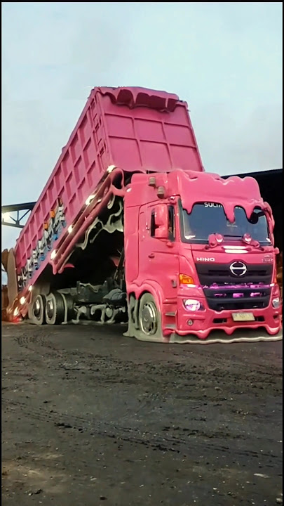 Mobil Dump Truck Oleng Meleleh ⁉️🔥#truk #truck #dumptruck #trukoleng #funny #amazing