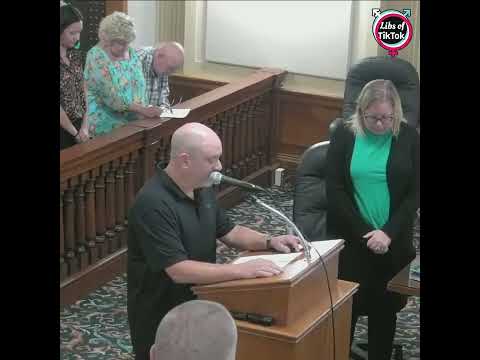 Video QUERIDO PADRE OSCURO: ABREN UNA SESIÓN MUNICIPAL EN EE. UU. CON UNA ORACIÓN SATÁNICA ...