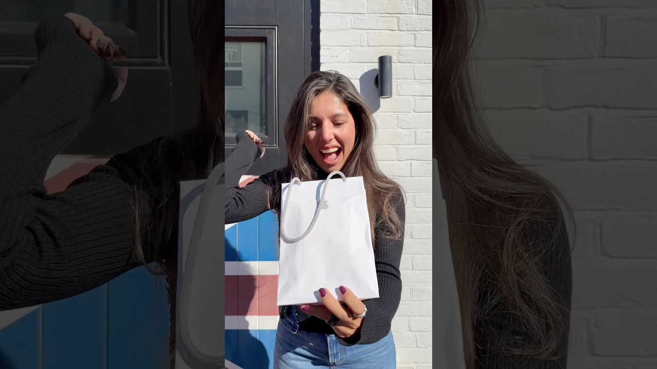 video Apple iPhone 16e 2025