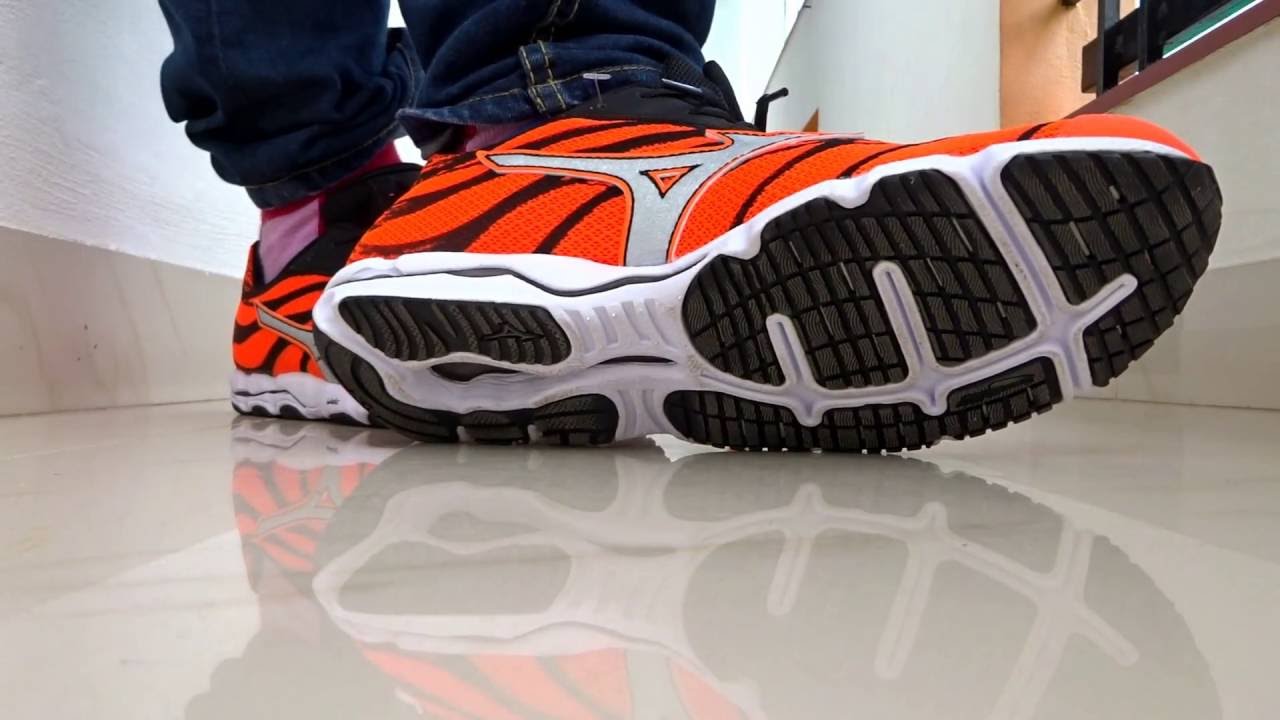 where are mizuno shoes made