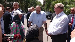Сергей Меликов и Сергей Степашин провели встречу с жителями аварийных общежитий в Каспийске