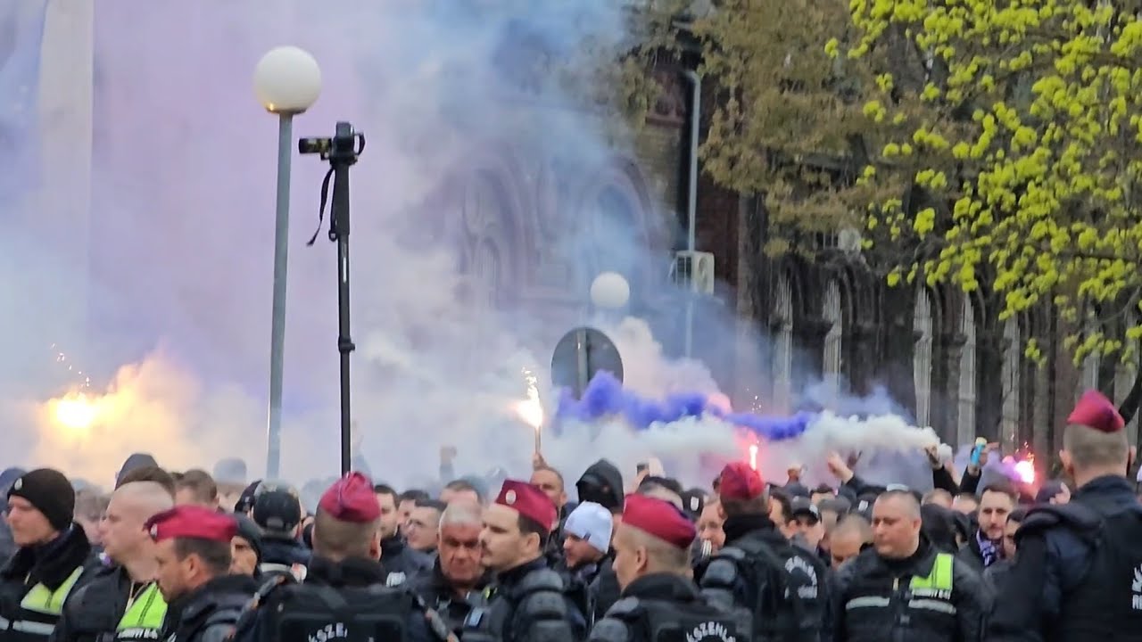 Újpest tábor vonulása / Ferencvárosi TC - Újpest FC / MOL Magyar Kupa negyeddöntő / 2025.04.02.