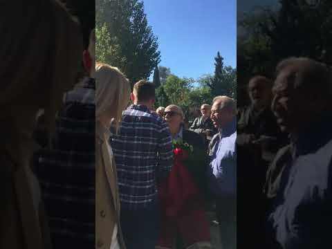 Ο Στέφανος Κασσελάκης στο μνημείο ΕΑΤ - ΕΣΑ