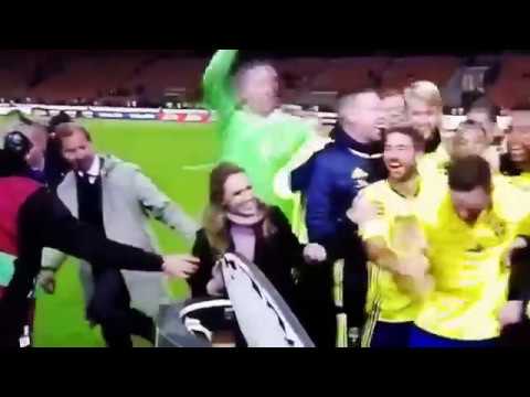 Italien vs Sverige , Svergie tifosi cantare "we go tu Russia"