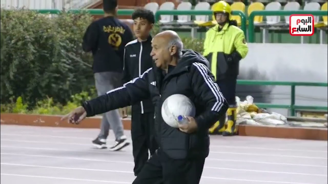 أزمة بين دكة الاهلي و المقاولون بسبب كورة الاهلي