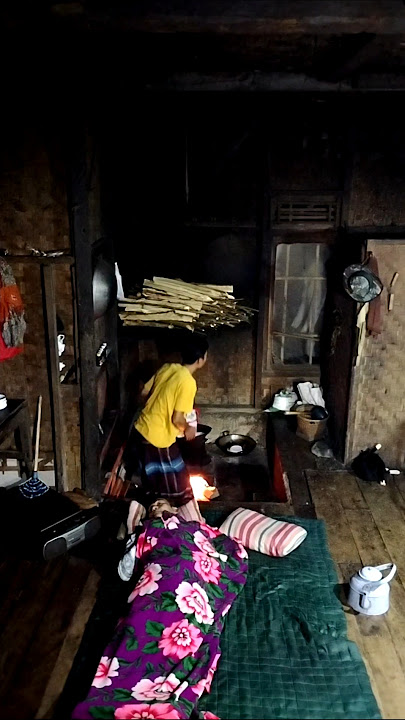 suasana tengah malam saat tidur nyenyak di dapur kampung