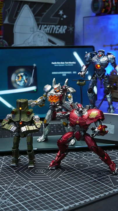 These Pacific Rim toys look so real! #pacificrim #hottoys #toys #gipsydanger #chernoalpha