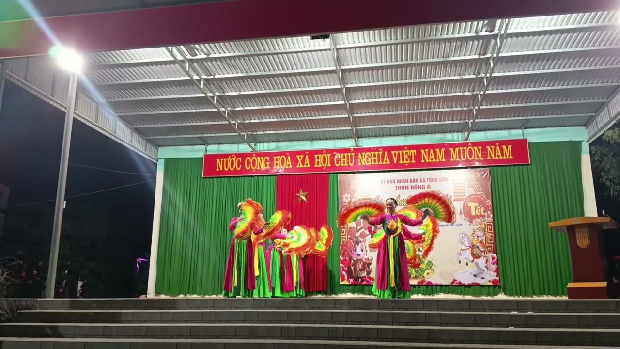 Các cụ Làng Đồng Ô múa Trong Tim dòng máu Lạc Hồng 